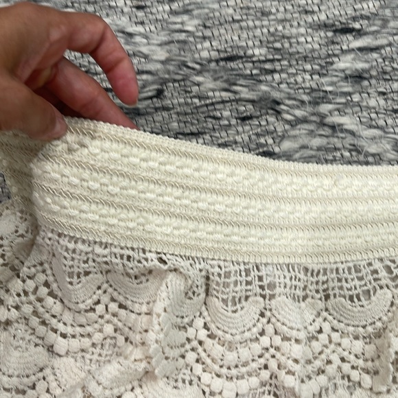 EUC Lace Layered Shorts - Picture 2 of 5